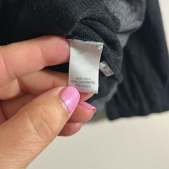 BR Silk Cashmere Men's Black V-Neck Sweater - Picture 3 of 4